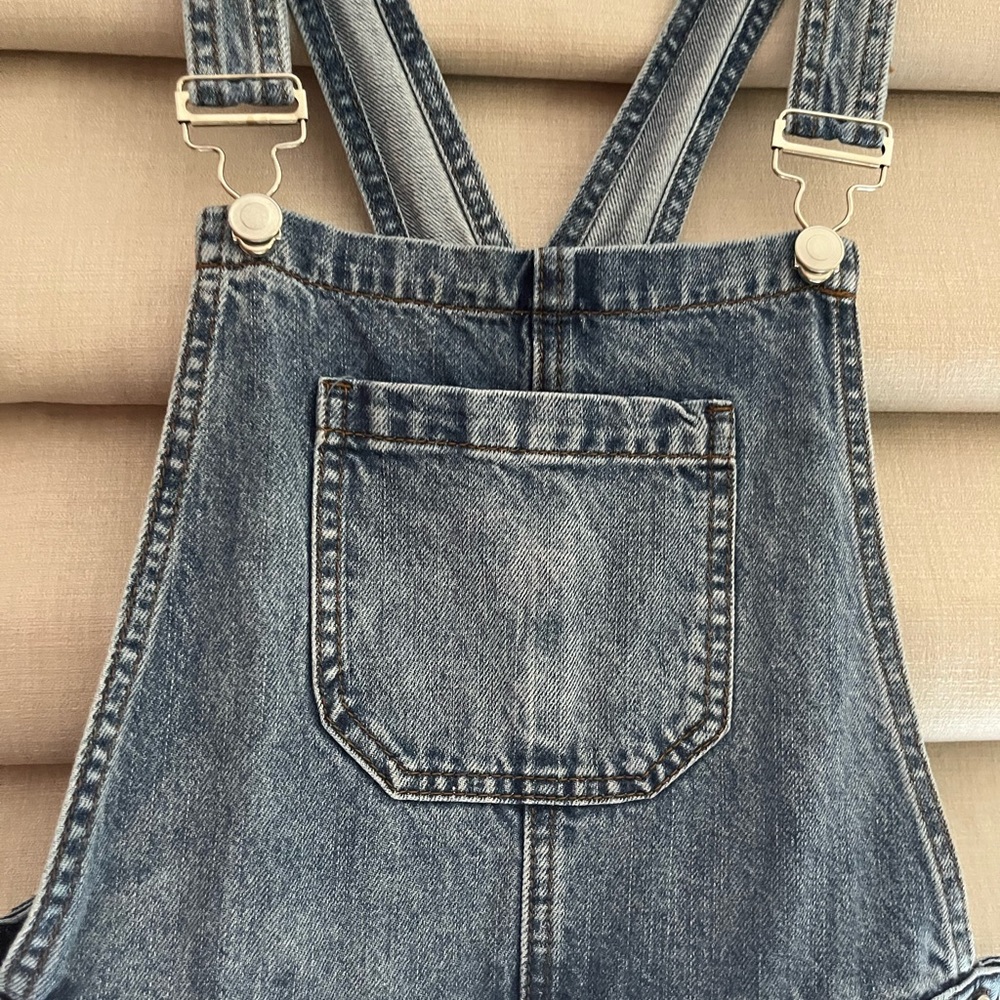 Adorable overalls!